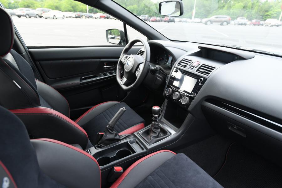 Интерьер Subaru WRX STI Series.Gray 2018 года  (NA) (фото 4 из 7)